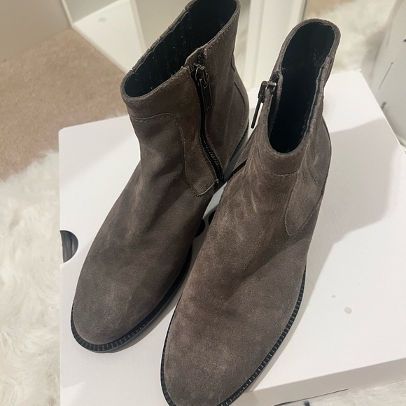 Aquatalia Oribella grey suede Leather Sole perfect for spring! - Picture 7 of 13